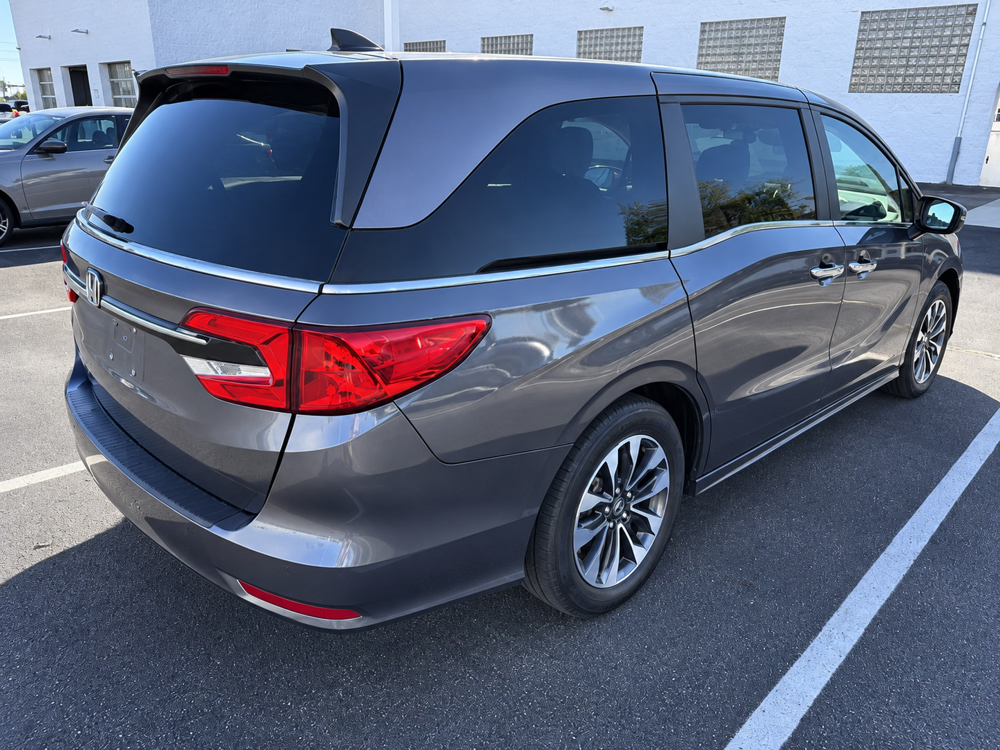 Used 2024 Honda Odyssey EX-L image 3