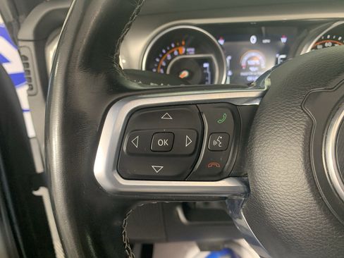 Used 2021 Jeep Wrangler Unlimited Sahara AWD/4WD image 18