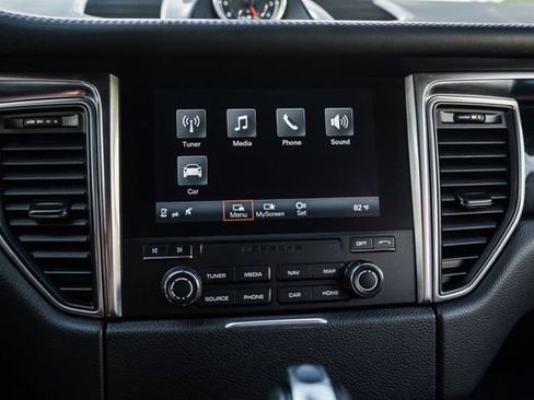 Used 2018 Porsche Macan image 19