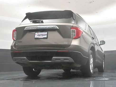 Used 2021 Ford Explorer XLT w/ Equipment Group 202A AWD/4WD image 54
