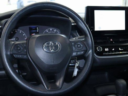 Used 2025 Toyota Corolla LE image 18