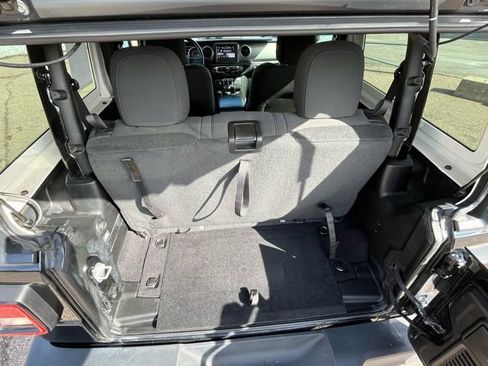 Used 2021 Jeep Wrangler Sport S image 28