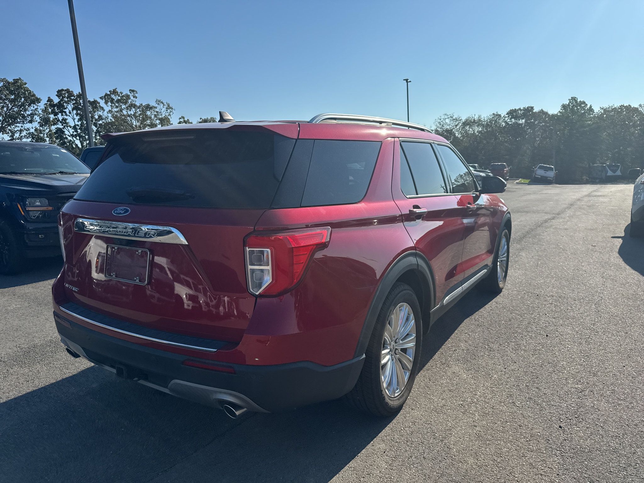 Used 2022 Ford Explorer Limited w/ Equipment Group 301A RWD image 5