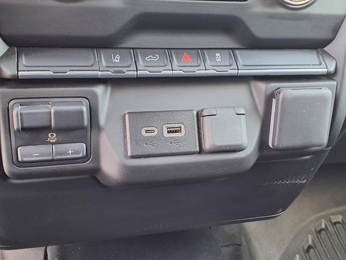 Used 2024 GMC Sierra 2500 Pro w/ Convenience Package image 30