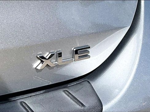 Used 2023 Toyota Highlander XLE FWD image 10
