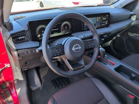 Used 2025 Nissan Kicks SR w/ SR Premium Package FWD image 14