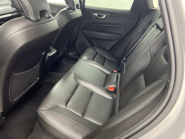 Certified 2025 Volvo XC60 B5 Core AWD/4WD image 11