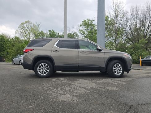 Used 2019 Chevrolet Traverse LT FWD image 14