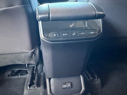 Used 2023 Toyota Highlander LE FWD image 44