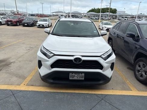 Used 2024 Toyota RAV4 XLE w/ Convenience Package FWD image 2