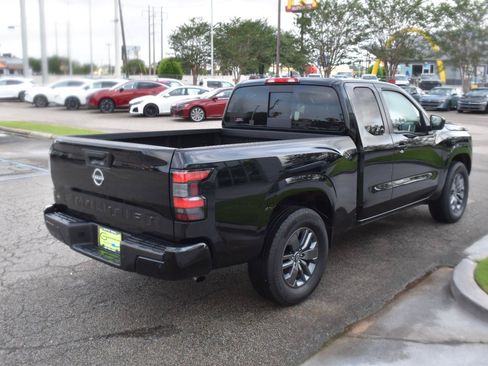 Used 2025 Nissan Frontier SV RWD image 13