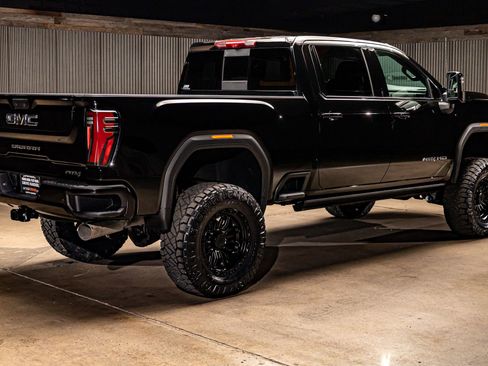 Used 2025 GMC Sierra 2500 AT4 image 10