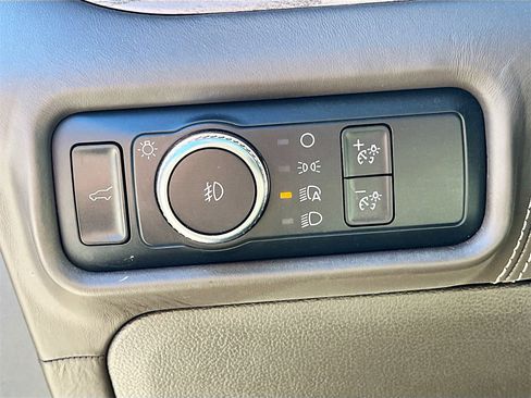 Used 2020 Ford Explorer Platinum w/ Premium Technology Package image 10