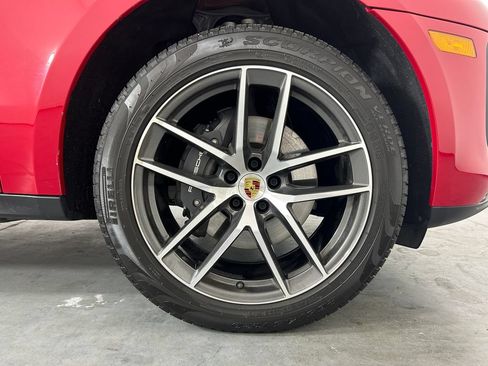 Used 2025 Porsche Macan AWD/4WD image 11