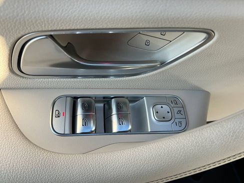 Used 2025 Mercedes-Benz GLE 350 4MATIC image 11