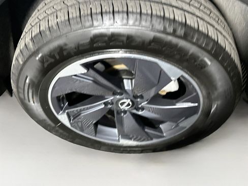 Used 2024 Nissan Rogue SV image 11