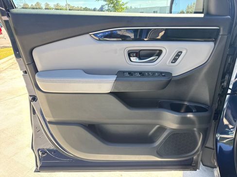 Used 2025 Honda Pilot Touring image 14