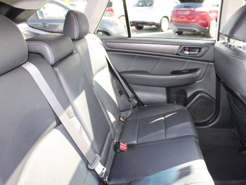Used 2018 Subaru Outback 2.5i Limited AWD/4WD image 21