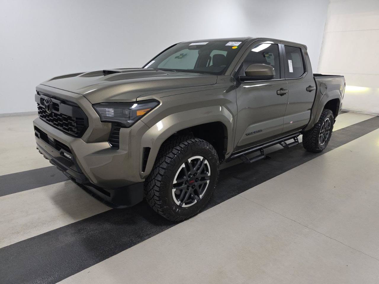 Used 2025 Toyota Tacoma TRD Sport w/ Blackout Package (GST) AWD/4WD image 1