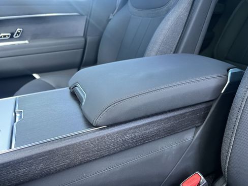 Used 2025 Land Rover Range Rover SE image 24