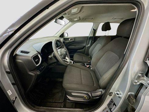 Used 2021 Hyundai Venue SE FWD image 13