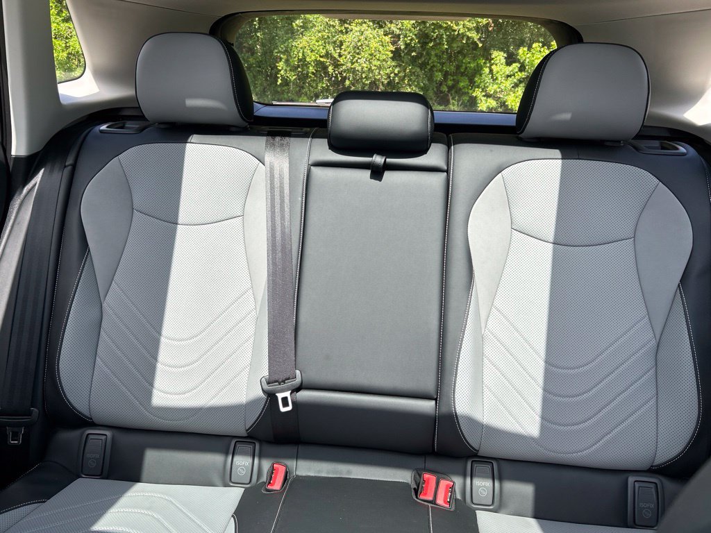 Certified 2025 Volkswagen Tiguan SE w/ Panoramic Sunroof Package AWD/4WD image 13