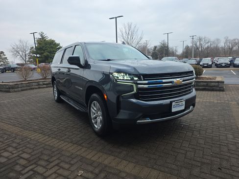 Used 2021 Chevrolet Suburban LT image 7