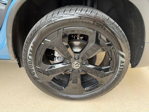 Used 2025 Volkswagen Taos SEL AWD/4WD image 24