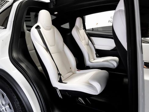 Used 2020 Tesla Model X Long Range image 39