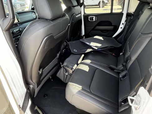 New 2026 Jeep Gladiator Sport AWD/4WD image 9