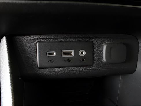 Used 2023 Buick Encore GX Select image 29