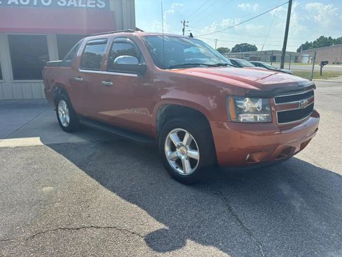Used 2007 Chevrolet Avalanche LTZ w/ LTZ Preferred Equipment Group RWD image 5