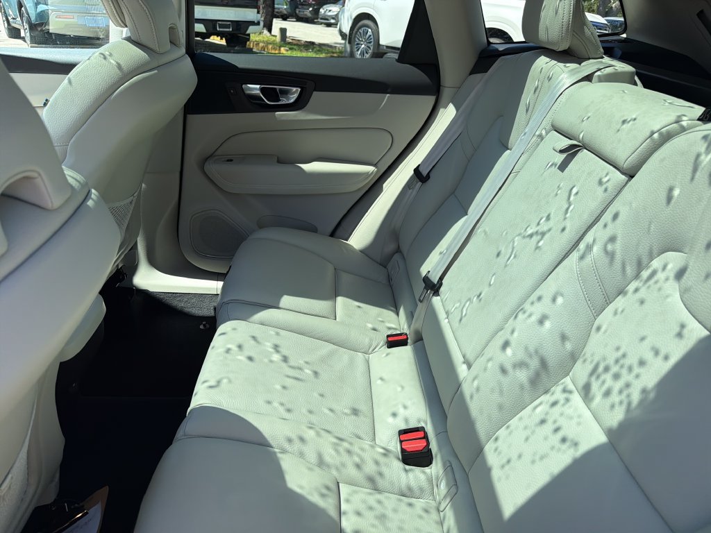 Used 2023 Volvo XC60 B5 Plus AWD/4WD image 31