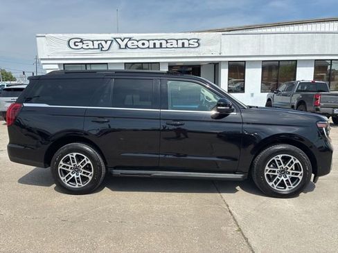 Used 2025 Ford Expedition Active AWD/4WD image 16