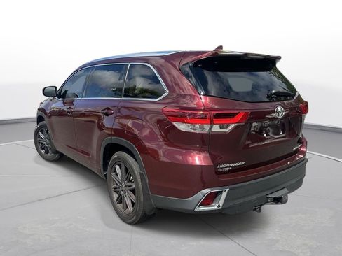 Used 2017 Toyota Highlander Limited Platinum w/ Preferred Accessory Package AWD/4WD image 8