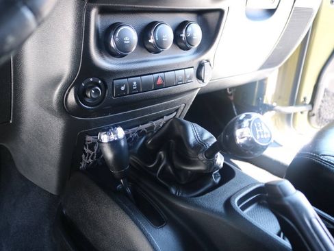 Used 2013 Jeep Wrangler Unlimited Rubicon AWD/4WD image 33