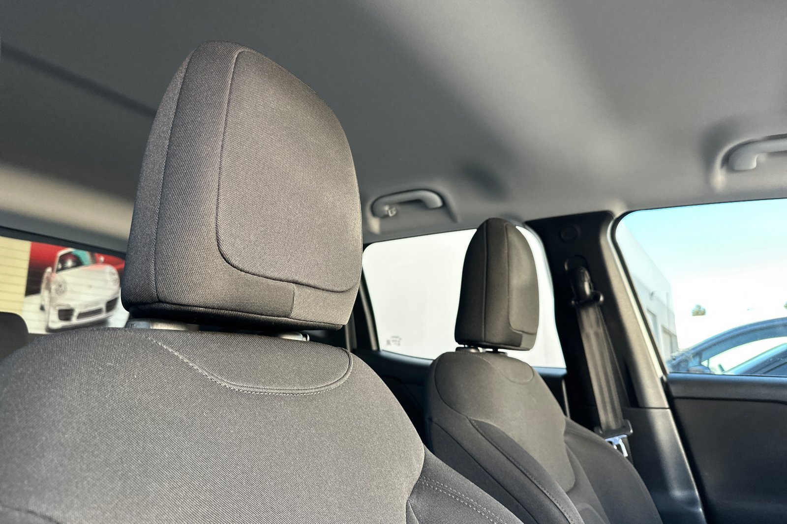 Used 2018 Jeep Renegade Latitude FWD image 19