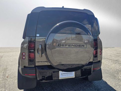 Used 2024 Land Rover Defender 110 S AWD/4WD image 4