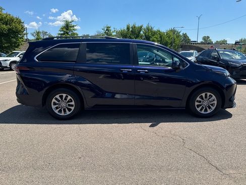 Used 2026 Toyota Sienna XLE FWD image 13