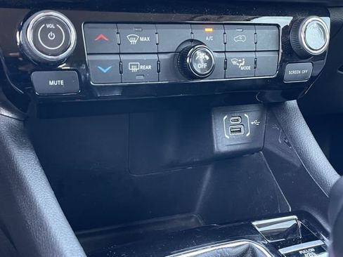 Used 2022 Jeep Compass Latitude FWD image 18
