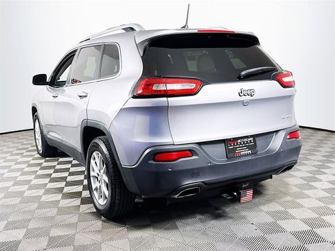 Used 2017 Jeep Cherokee Latitude w/ Safety/Convenience Group image 5