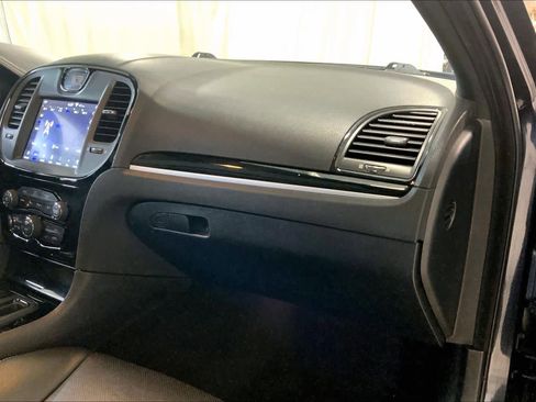 Used 2019 Chrysler 300 S w/ 300S Premium Group image 18