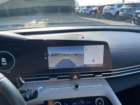 Used 2025 Hyundai Elantra Limited image 25