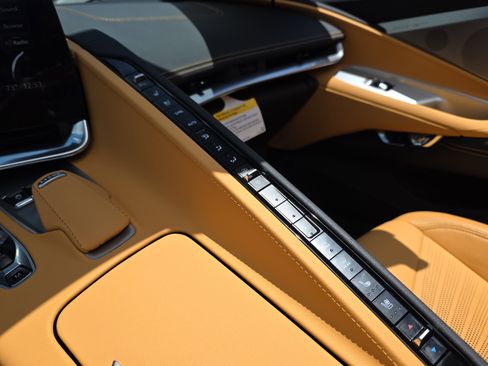 Used 2021 Chevrolet Corvette Stingray Preferred Cpe w/ Z51 Performance Package RWD image 24