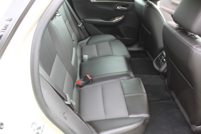 Used 2015 Chevrolet Impala LT w/ Convenience Package FWD image 18