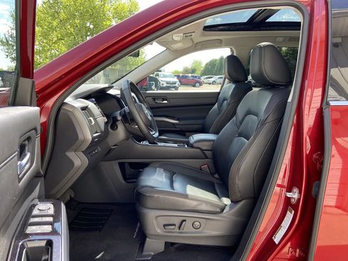 Used 2024 Nissan Pathfinder SL w/ SL Premium Package AWD/4WD image 11