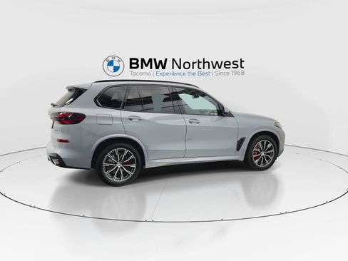 New 2026 BMW X5 xDrive40i w/ M Sport Package AWD/4WD image 4
