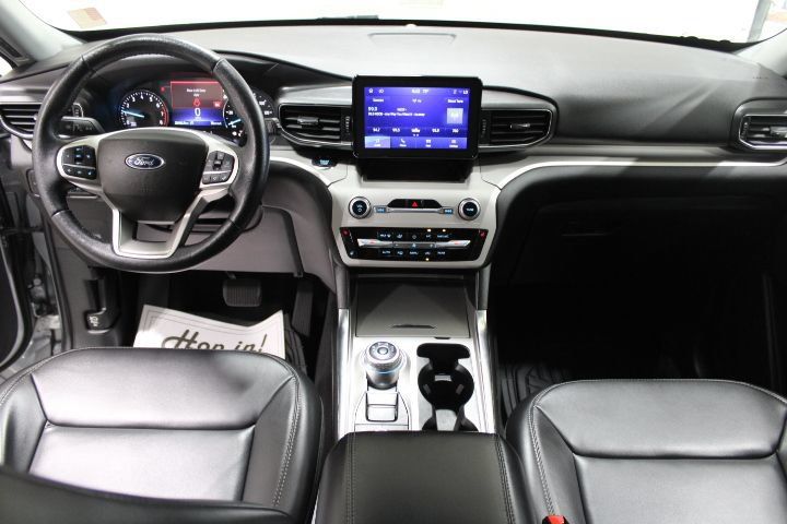 Used 2023 Ford Explorer XLT w/ Equipment Group 202A AWD/4WD image 2
