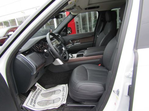 Used 2025 Land Rover Range Rover SE AWD/4WD image 9