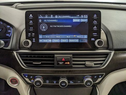 Used 2021 Honda Accord Touring image 8